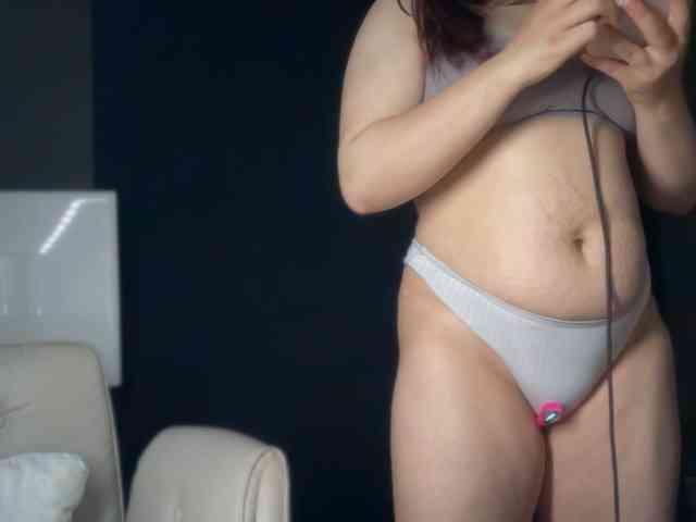 ema-love webcam
