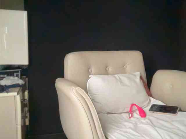 ema-love webcam