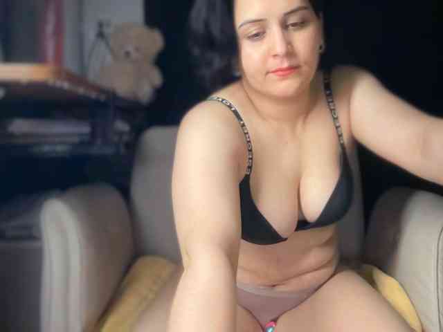 ema-love webcam