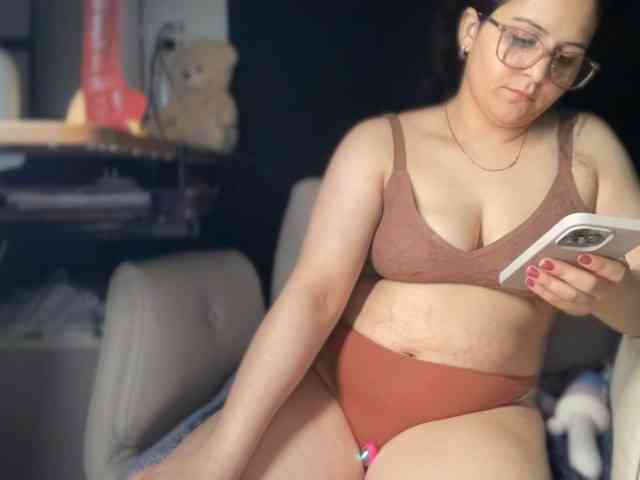 ema-love webcam