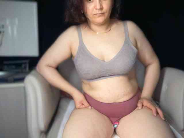 ema-love webcam