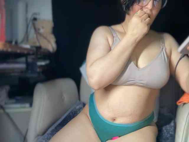 ema-love webcam