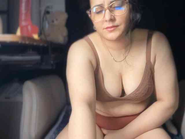 ema-love webcam