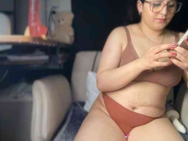 ema-love webcam