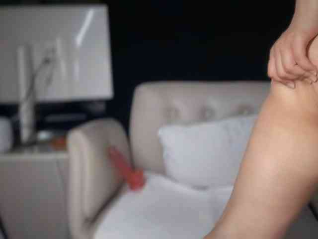 ema-love webcam