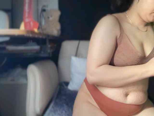 ema-love webcam