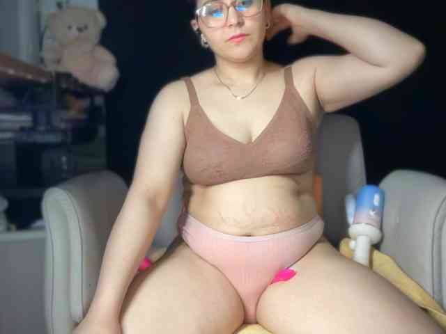 ema-love webcam