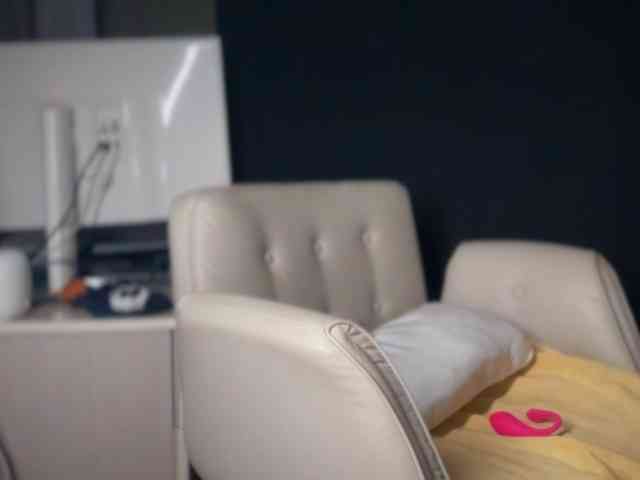 ema-love webcam