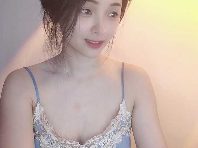 le modèle -July- est en webcam porno dans un show sur le site bongacams, il possède les tags suivants: Asian,Brunette,Hairy