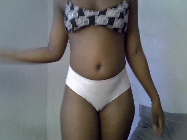 le modèle ExoticKiara1 est en webcam porno dans un show sur le site bongacams, il possède les tags suivants: Ebony,Brunette,Shaved
