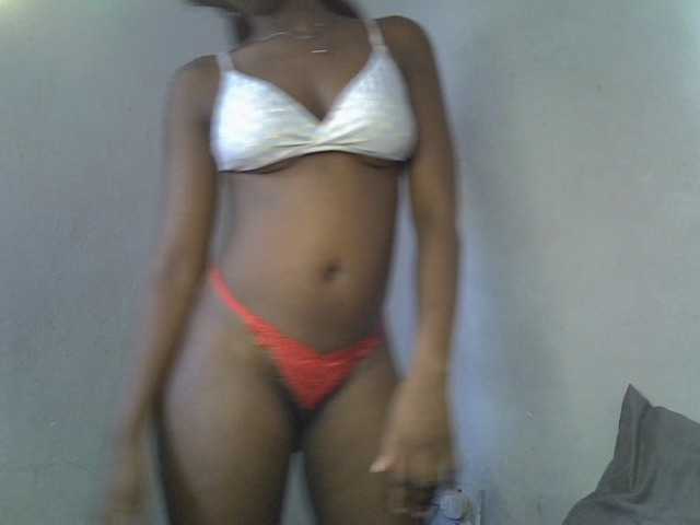 le modèle ExoticKiara1 est en webcam porno dans un show sur le site bongacams, il possède les tags suivants: Ebony,Brunette,Shaved