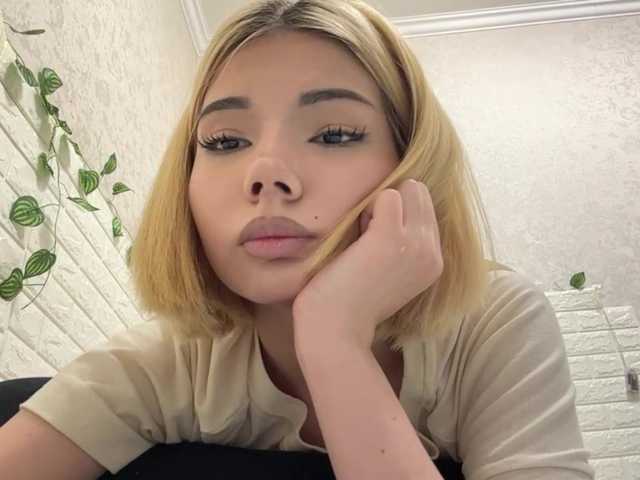 KeeshaSouthard live cam on BongaCams