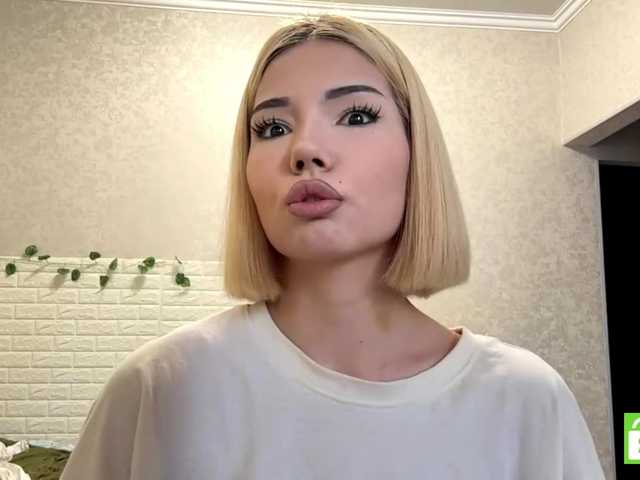 KeeshaSouthard live cam on BongaCams