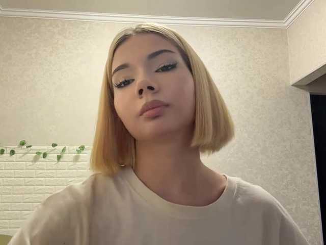 KeeshaSouthard live cam on BongaCams