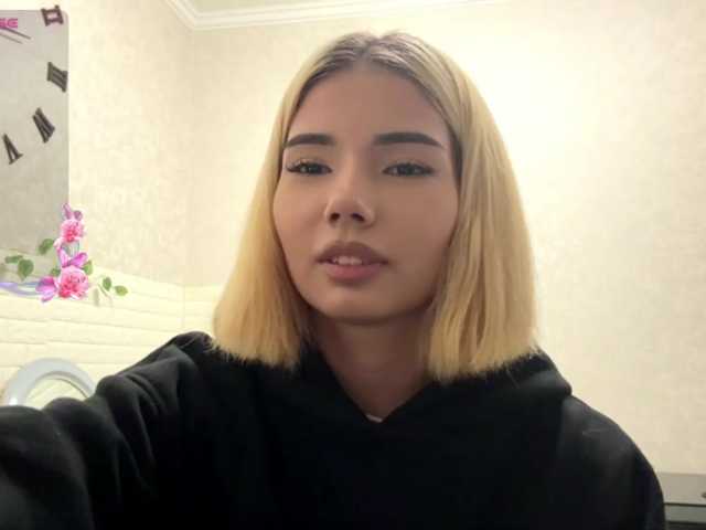 KeeshaSouthard, live now on BongaCams