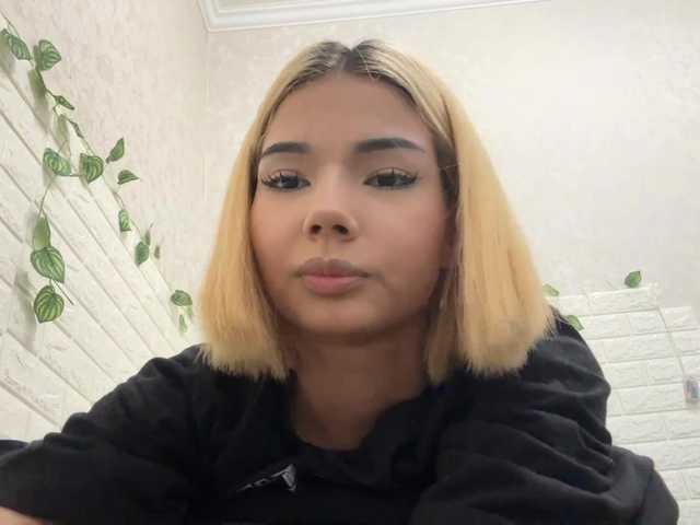 KeeshaSouthard live cam on BongaCams