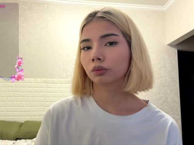 KeeshaSouthard, live now on BongaCams