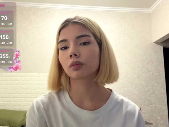KeeshaSouthard, live now on BongaCams