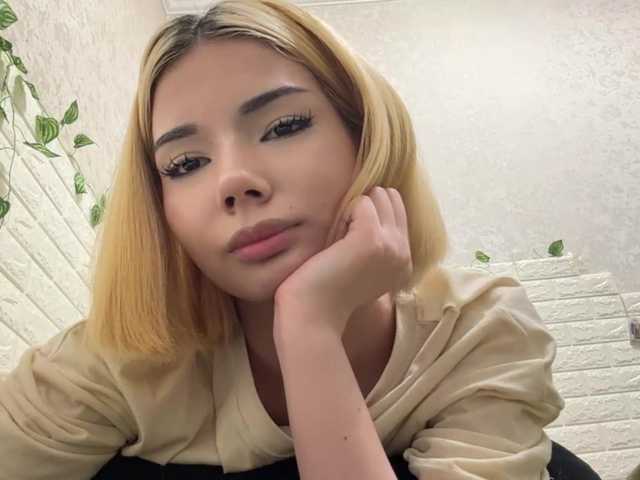 KeeshaSouthard live cam on BongaCams