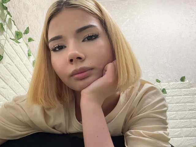 KeeshaSouthard live cam on BongaCams