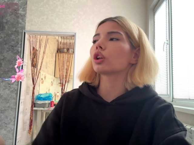 KeeshaSouthard live cam on BongaCams