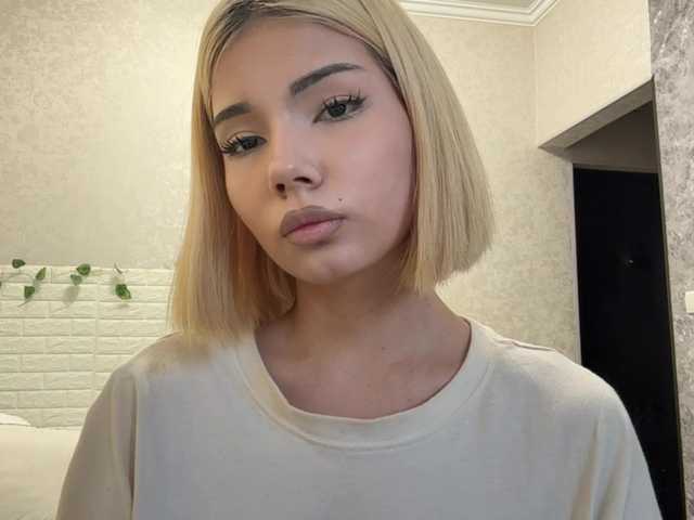KeeshaSouthard live cam on BongaCams
