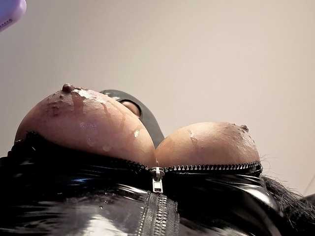 anabel693's BongaCams show and profile