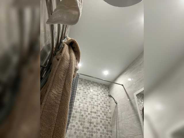 Chat with Diana1-1 live cam