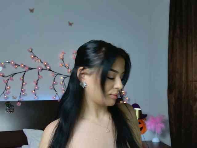 KylieElise webcam