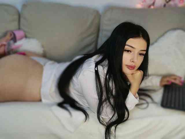 KylieElise webcam
