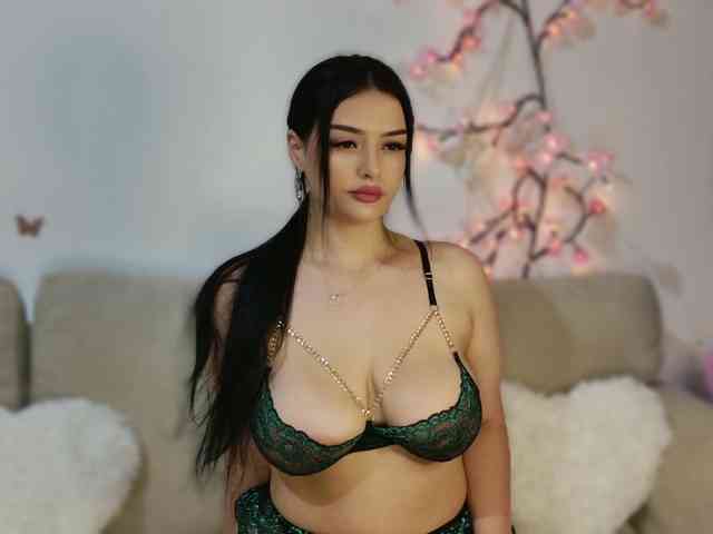 KylieElise webcam