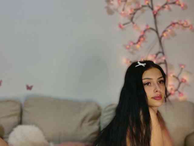 KylieElise webcam