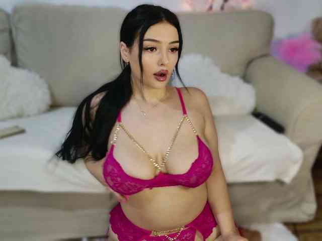 KylieElise webcam