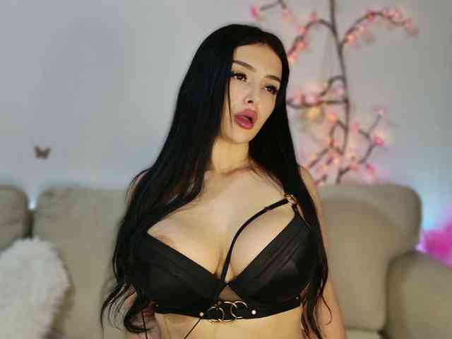 KylieElise webcam