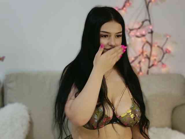 KylieElise webcam