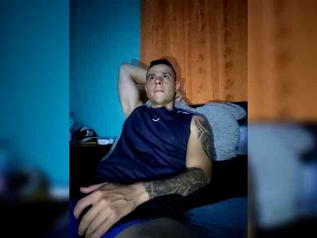 Hotgiant Live Webcam on BongaCams