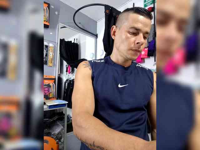 Hotgiant Live Webcam on BongaCams