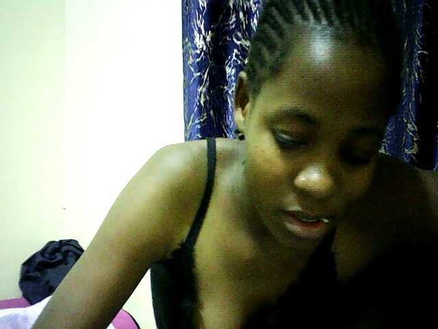 Sweetebonny live cam on BongaCams