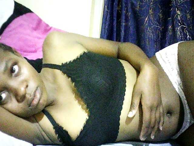 Sweetebonny live cam on BongaCams