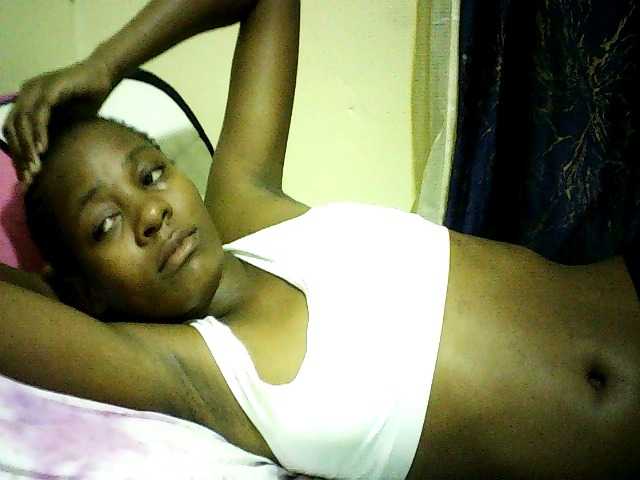 Sweetebonny live cam on BongaCams