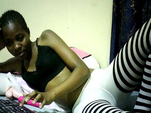 Sweetebonny live cam on BongaCams