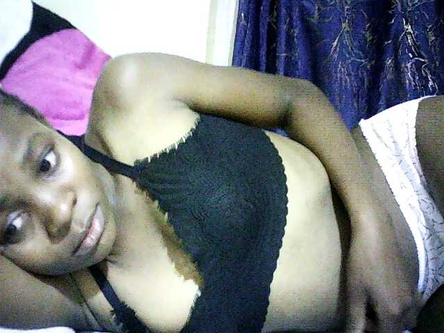 Sweetebonny live cam on BongaCams