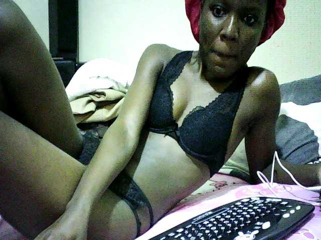 Sweetebonny live cam on BongaCams