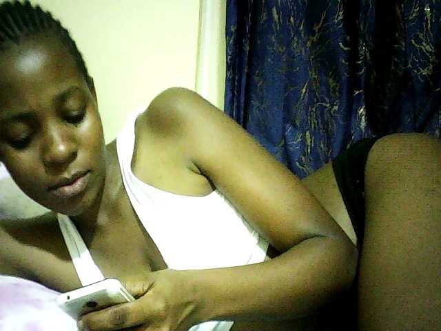 Sweetebonny live cam on BongaCams