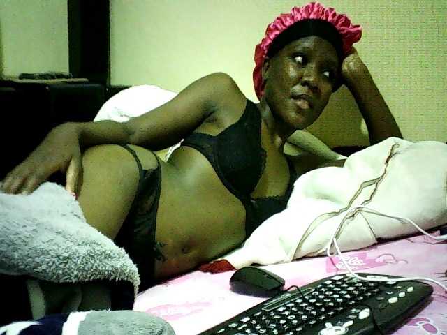 Sweetebonny live cam on BongaCams
