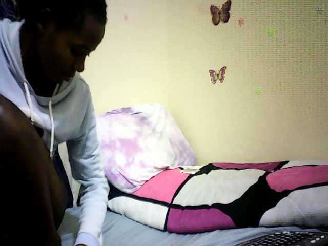 Sweetebonny live cam on BongaCams