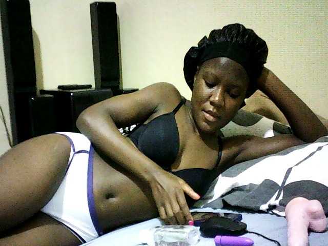 Sweetebonny live cam on BongaCams
