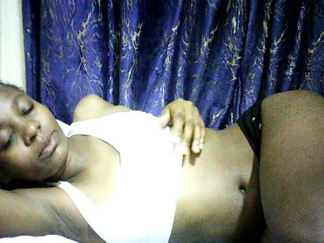 Sweetebonny live cam on BongaCams
