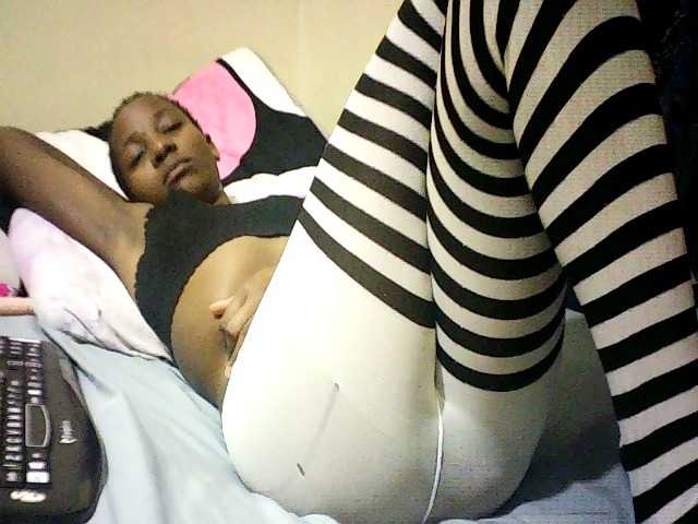 Sweetebonny live cam on BongaCams