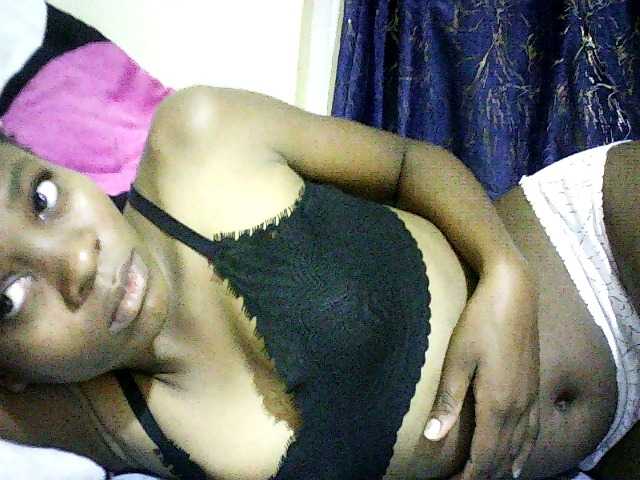 Sweetebonny live cam on BongaCams
